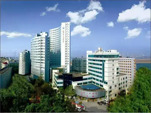 江苏省人民医院大楼