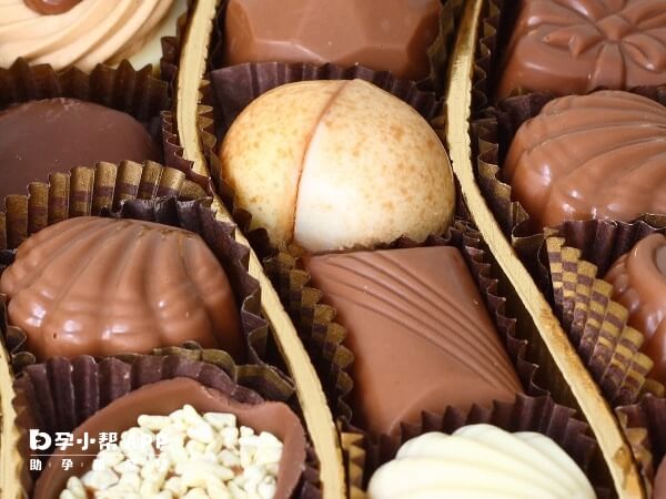哺乳期频繁过量食用巧克力对母子都不好