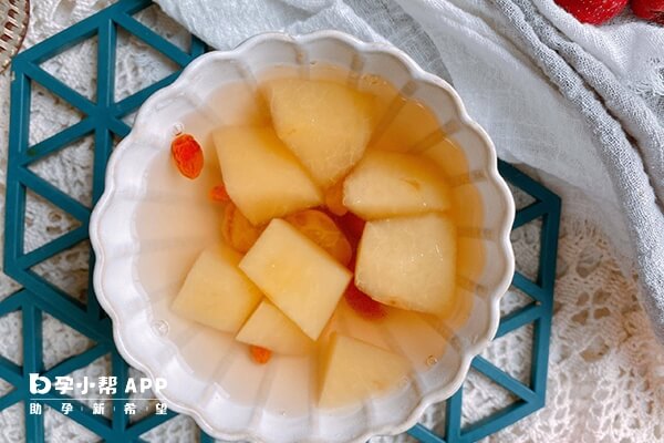 适量饮用苹果水能缓解积食