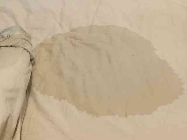 孩子尿床过的棉被怎么处理才能除去骚臭味？